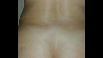 Marido vendo esposa dar pra outro