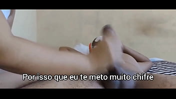 Casada sofrendo com roludo