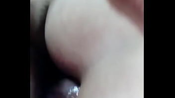 Comendo o cuzinho da filha muito linda e gostosa demais ela pede para o pai gozar na boca dela ela adora