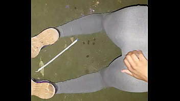 Mulher pelada virgem morena foto