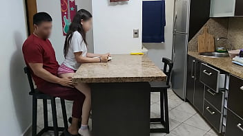 Tio e sobrinha inocente português