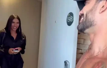 Japonesa fazendo um boquete maneiro no camarada
