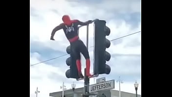 Rabuda colobiana rebolando no cosolo xvid