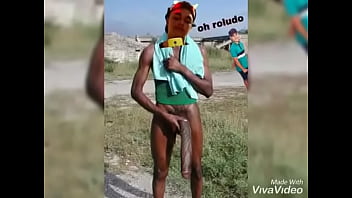 Travesti fudeno com negao
