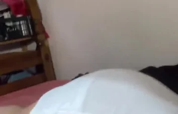 Beatriz, a novinha cheia de cachos, tá toda soltinha e se exibindo de maneira ousada!