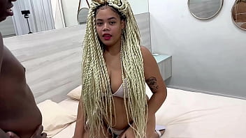 Humilhada apanhando