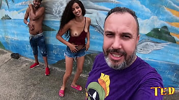 Oficial Jacqueline Real nua