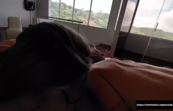 Namorada trouxe uma amiga novinha para um ménage muito top