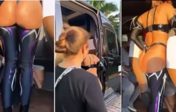 Anitta, a famosa cantora, foi vista com a calcinha no bundão a caminho de um show