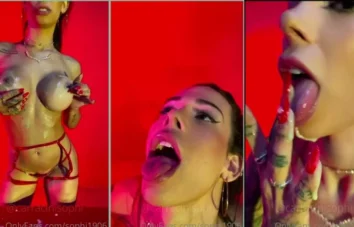 Dá uma olhada nas mamas da Sophia Carracini, todas cheias de leite!