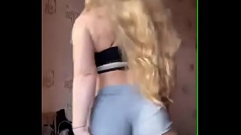 Loira shortinho