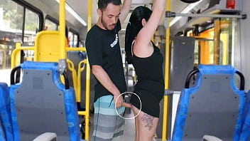 O vídeo  da menina  no ÔNIBUS  EM CASCAVEL