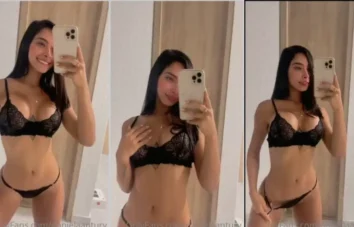 A famosa Daniela Antury de calcinha sensacional!