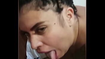 Mãe e filha novinhas querem dar pro seu irmão real no motel