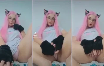 Novinha do TikTok, Mini Snail, mostrando um pouco da calcinha na xoxota