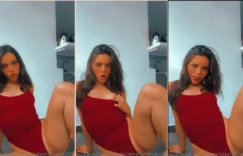 Novinha Ale Garces de maiô vermelho se jogando no chão