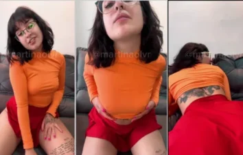 A Martina Olvr tá arrasando nesse vídeo fazendo cosplay da Velma!