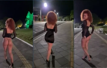 Angel Vinitska sendo flagrada em um vídeo caseiro na praça usando um vestidinho curto e levantando a micro calcinha