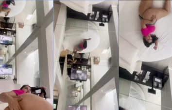 Chrys Angel deitado em uma cama redonda de motel, aproveitando a vibe