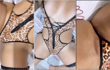 Kthe Martínez com uma calcinha de onça bem safadinha!