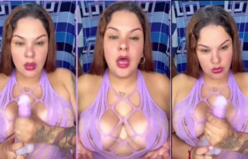 Mamãe do Sebastian Moreno, de peitão à mostra, se divertindo com o brinquedinho!