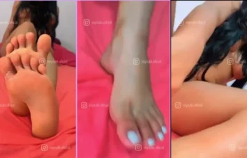 Confira Rubi mostrando seus pés em um vídeo de fetiche por pés pornôs