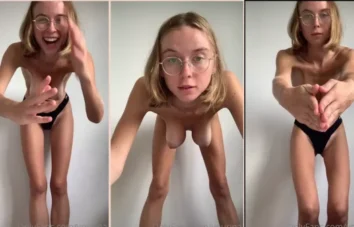 Vídeo da yourina exibindo como suas tetas são incríveis