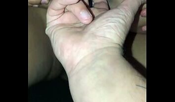 Pai encheu a cara dormindo da filha