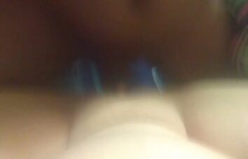 Tio brasileiro pegou o sobrinho gay brasileiro pedindo a pica no cu dele falando me enche de porra gemendo