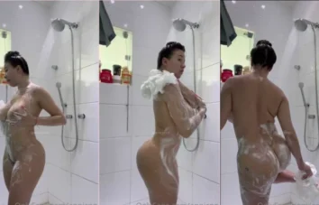 Annicpn, toda gostosinha, se bronzeando debaixo do chuveiro