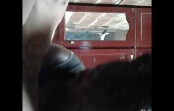 Cachorra zafada toma leite
