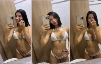 Daniela Antury gravando um vídeo picante no banheiro