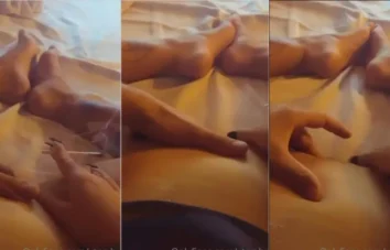 Gabi Vtng recebendo umas dedadas na xoxota