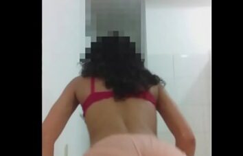 Novinha  loira buceta rosa gostosa rebolando