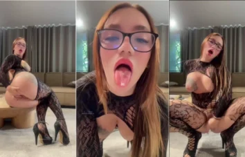 Vídeo da gostosa Andrea Rodas se tocando e se divertindo muito